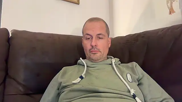 Snapshot of GermanMadMatt chatting on October 19, 2025, 5:24 pm GermanMadMatt online show from October 19, 2025, 5:24 pm