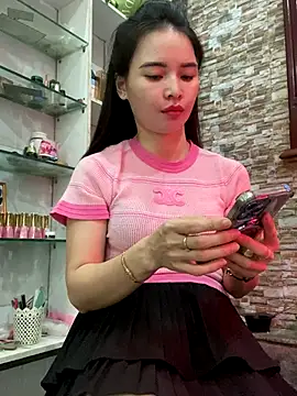 Snapshot of Phale2x chatting on November 15, 2025, 8:33 am Phale2x online show from November 15, 2025, 8:33 am