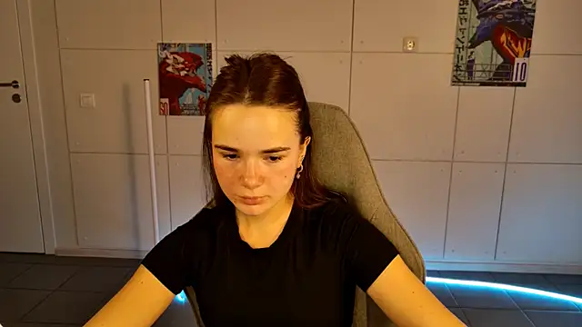 May Bloom online show from October 21, 2025, 5:30 am