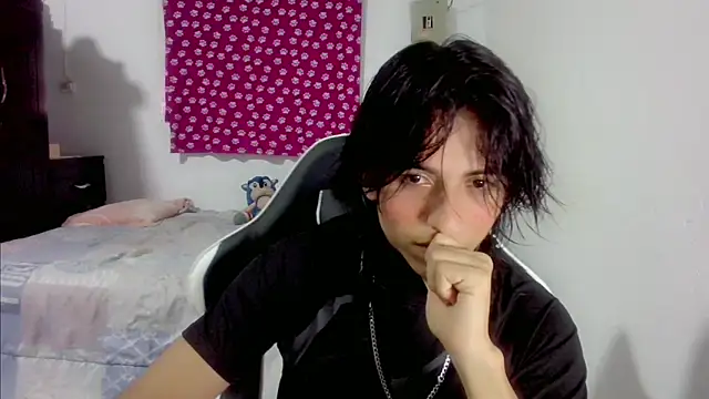 Snapshot of LouisOwOoo chatting on October 19, 2025, 11:55 am LouisOwOoo online show from October 19, 2025, 11:55 am