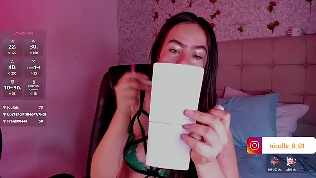 amelia ferrerx online show from November 19, 2025, 8:09 pm