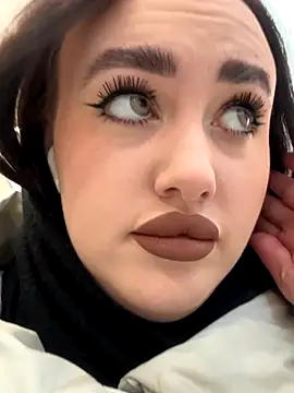 KiraSunshine online show from November 10, 2025, 3:27 am