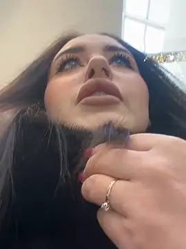 KiraSunshine online show from December 19, 2025, 4:19 am