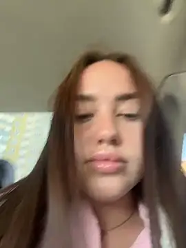 KiraSunshine online show from April 9, 2026, 6:02 am