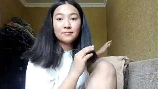 Snapshot of LinneaHyles chatting on October 27, 2025, 6:06 am LinneaHyles online show from October 27, 2025, 6:06 am