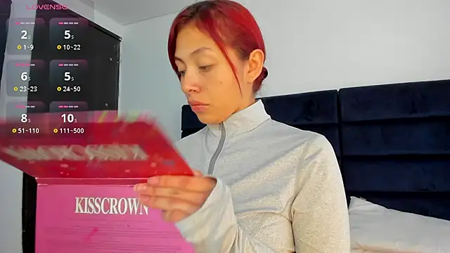 melanie roux   online show from December 2, 2025, 12:32 pm