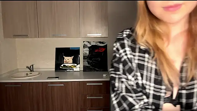 Snapshot of MyraLitterers chatting on October 24, 2025, 2:35 pm MyraLitterers online show from October 24, 2025, 2:35 pm