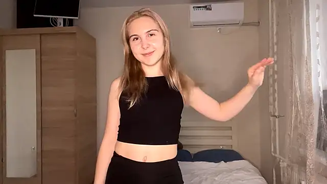 Snapshot of MyraLitterers chatting on November 2, 2025, 1:24 pm MyraLitterers online show from November 2, 2025, 1:24 pm