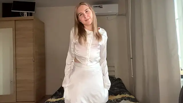 Snapshot of MyraLitterers chatting on November 5, 2025, 12:05 pm MyraLitterers online show from November 5, 2025, 12:05 pm