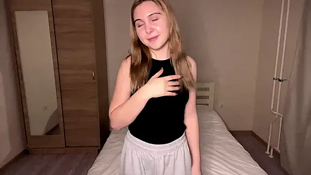 Snapshot of MyraLitterers chatting on December 1, 2025, 3:17 pm MyraLitterers online show from December 1, 2025, 3:17 pm