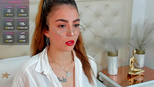 lucia lorenz online show from October 24, 2025, 11:28 am