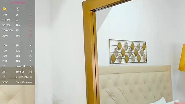 lucia lorenz online show from December 14, 2025, 11:26 am