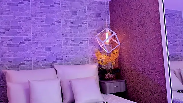 Snapshot of Catalina-Thompson chatting on October 27, 2025, 12:09 pm Catalina-Thompson online show from October 27, 2025, 12:09 pm