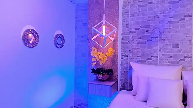 Snapshot of Catalina-Thompson chatting on November 7, 2025, 12:16 pm Catalina-Thompson online show from November 7, 2025, 12:16 pm