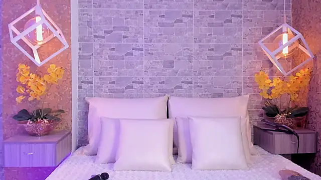 Snapshot of Catalina-Thompson chatting on November 19, 2025, 12:05 pm Catalina-Thompson online show from November 19, 2025, 12:05 pm