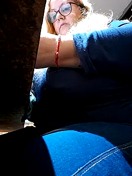 Snapshot of JennyInVegas chatting on October 27, 2025, 3:16 pm JennyInVegas online show from October 27, 2025, 3:16 pm