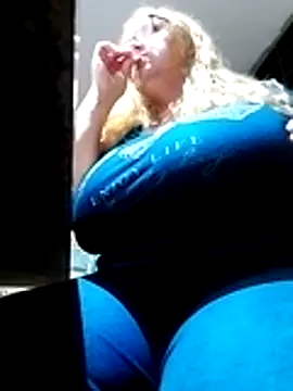 Snapshot of JennyInVegas chatting on November 28, 2025, 2:20 pm JennyInVegas online show from November 28, 2025, 2:20 pm