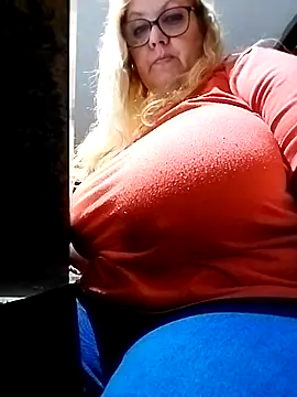 Snapshot of JennyInVegas chatting on December 4, 2025, 2:26 pm JennyInVegas online show from December 4, 2025, 2:26 pm