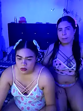 Snapshot of 2moons_full_of_love chatting on November 5, 2025, 10:43 pm 2moons full of love online show from November 5, 2025, 10:43 pm