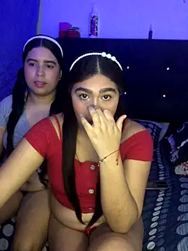 Snapshot of 2moons_full_of_love chatting on November 8, 2025, 11:03 pm 2moons full of love online show from November 8, 2025, 11:03 pm