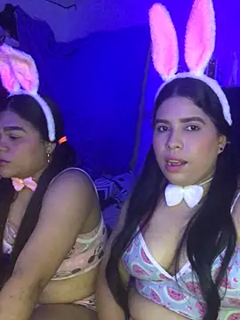 Snapshot of 2moons_full_of_love chatting on November 11, 2025, 12:43 am 2moons full of love online show from November 11, 2025, 12:43 am