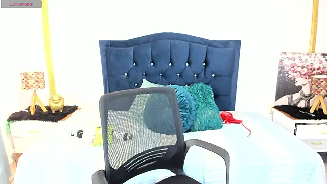 Inaya Khalifa online show from March 17, 2026, 1:43 am