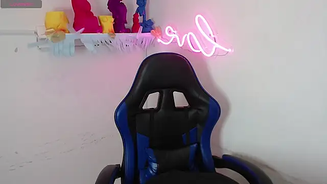 littlee red online show from November 17, 2025, 8:14 pm