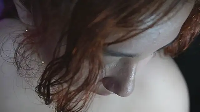 littlee red online show from April 16, 2026, 9:39 pm