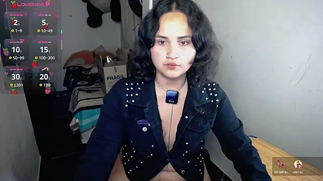 Snapshot of Ladyswap chatting on November 11, 2025, 3:28 am Ladyswap online show from November 11, 2025, 3:28 am