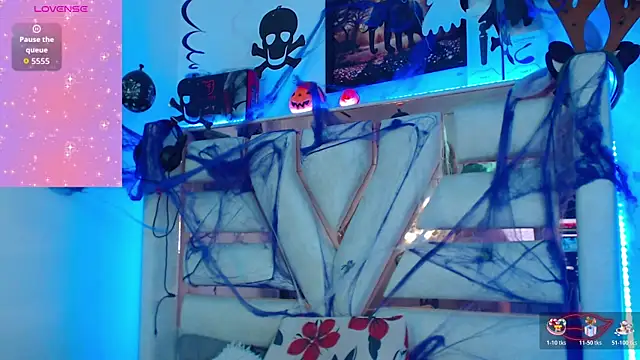 Snapshot of Hanna_Plum chatting on October 25, 2025, 4:20 am Hanna Plum online show from October 25, 2025, 4:20 am