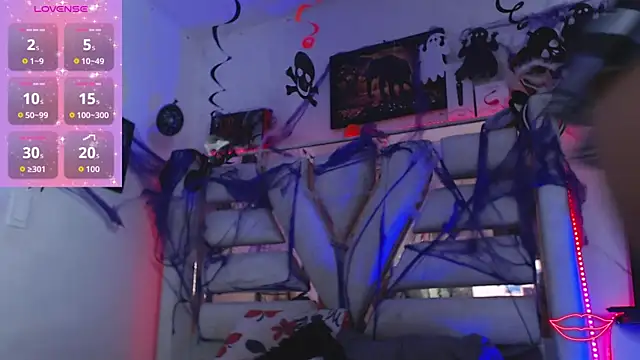 Snapshot of Hanna_Plum chatting on October 29, 2025, 1:41 am Hanna Plum online show from October 29, 2025, 1:41 am