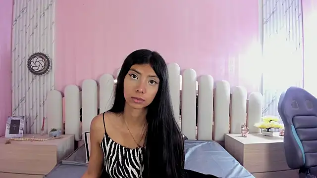 Isabella Marsh online show from October 31, 2025, 12:17 pm