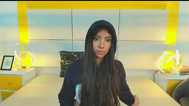 Isabella Marsh online show from December 19, 2025, 1:29 pm