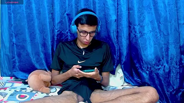 DavTwink3100 online show from March 18, 2026, 1:42 am