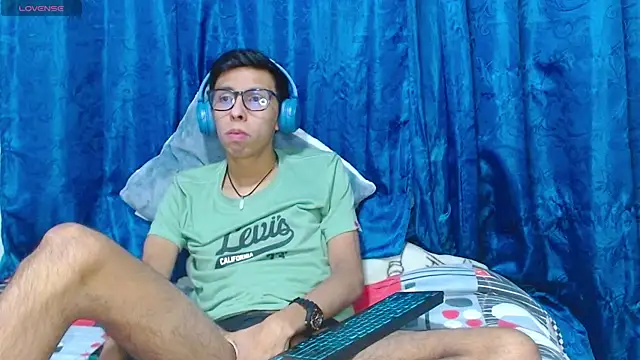 DavTwink3100 online show from April 22, 2026, 1:41 am