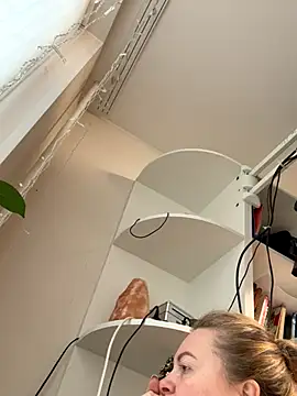 Amelia-Diamond online show from November 28, 2025, 7:44 am