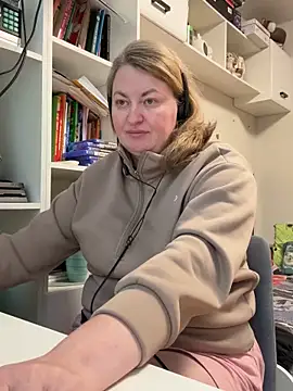 Amelia-Diamond online show from December 18, 2025, 8:31 am