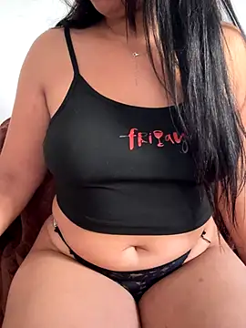 jouri  curvy online show from November 24, 2025, 3:12 pm