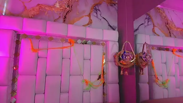 sara lane  online show from October 29, 2025, 9:49 pm