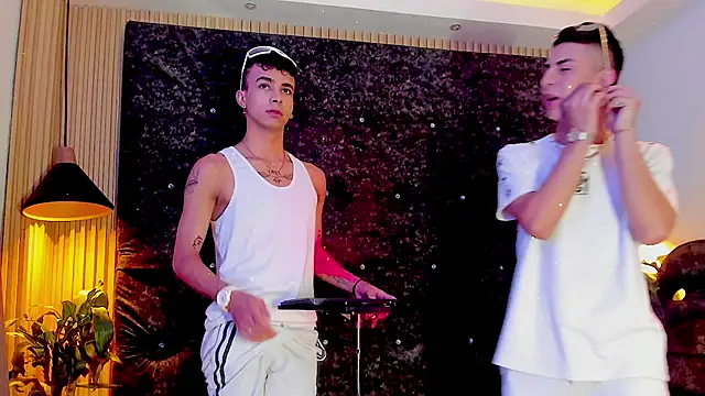 the fenix boy online show from October 25, 2025, 8:36 pm