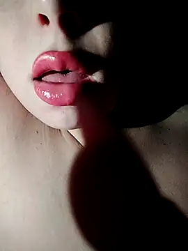 Loveyoudearxq online show from November 23, 2025, 2:39 pm