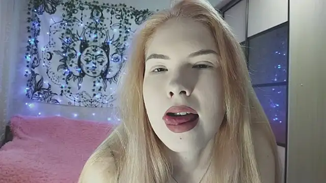 VETT KITTY online show from November 22, 2025, 6:23 am