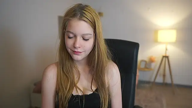 lisa mccoy  online show from February 16, 2026, 6:59 pm