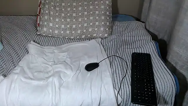 Snapshot of RissaGx chatting on October 30, 2025, 7:43 am RissaGx online show from October 30, 2025, 7:43 am