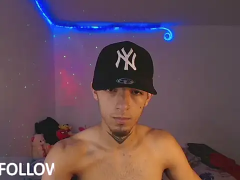 Snapshot of rosse__one chatting on November 9, 2025, 7:01 pm rosse one online show from November 9, 2025, 7:01 pm