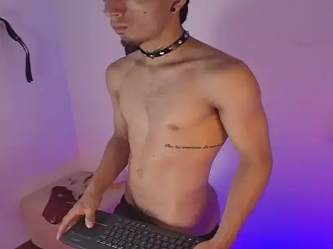 Snapshot of rosse__one chatting on November 18, 2025, 6:01 pm rosse one online show from November 18, 2025, 6:01 pm