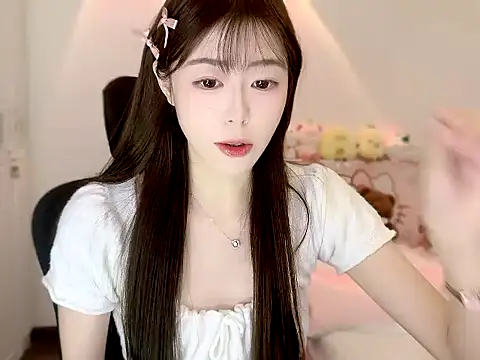 Onecutelittle online show from October 26, 2025, 3:18 pm