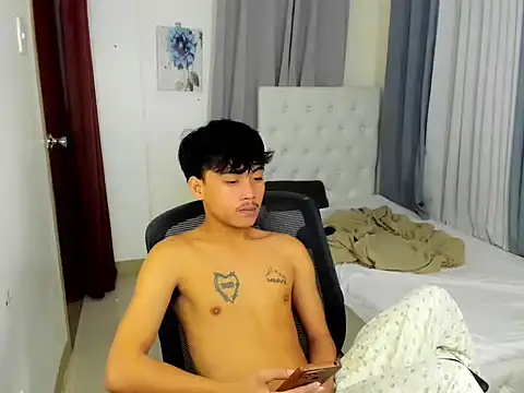 Snapshot of hardcocktwink chatting on November 7, 2025, 4:40 pm hardcocktwink online show from November 7, 2025, 4:40 pm