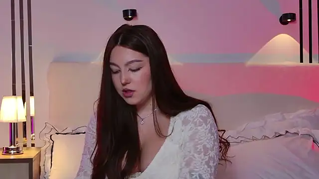  Tessa May  online show from December 1, 2025, 9:31 pm