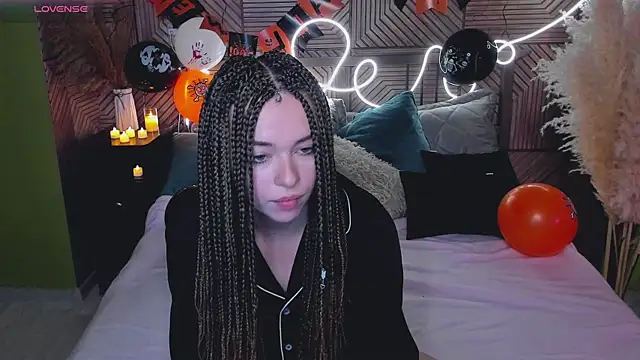 Snapshot of _HypeQueen_ chatting on October 19, 2025, 9:48 pm HypeQueen online show from October 19, 2025, 9:48 pm